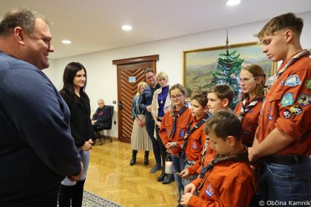 Plamen Luči miru iz Betlehema z geslom Premostimo in razsvetlimo (2)